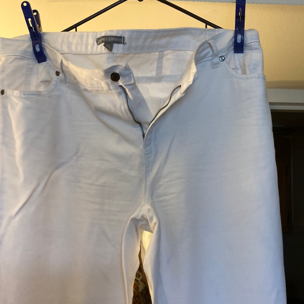Women’s white brand new jeans ready for summer